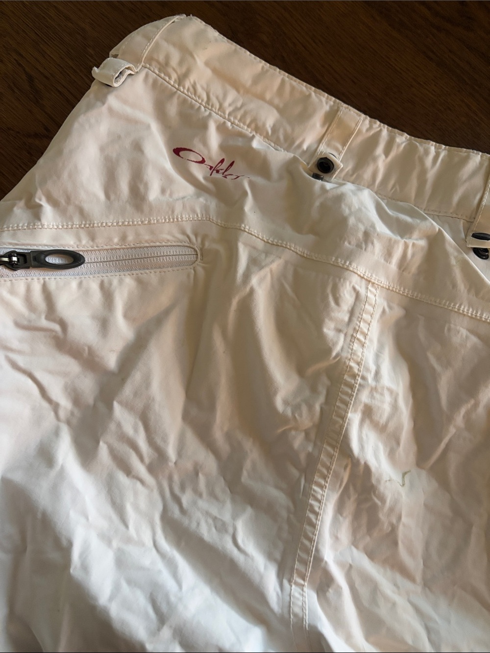 Oakley Women's White ski pants with Zip Pocket